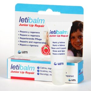 leti balm reparador labial letibalm pediatrico para niños foto con los niños de fondo y rojo por el sbor de fresa